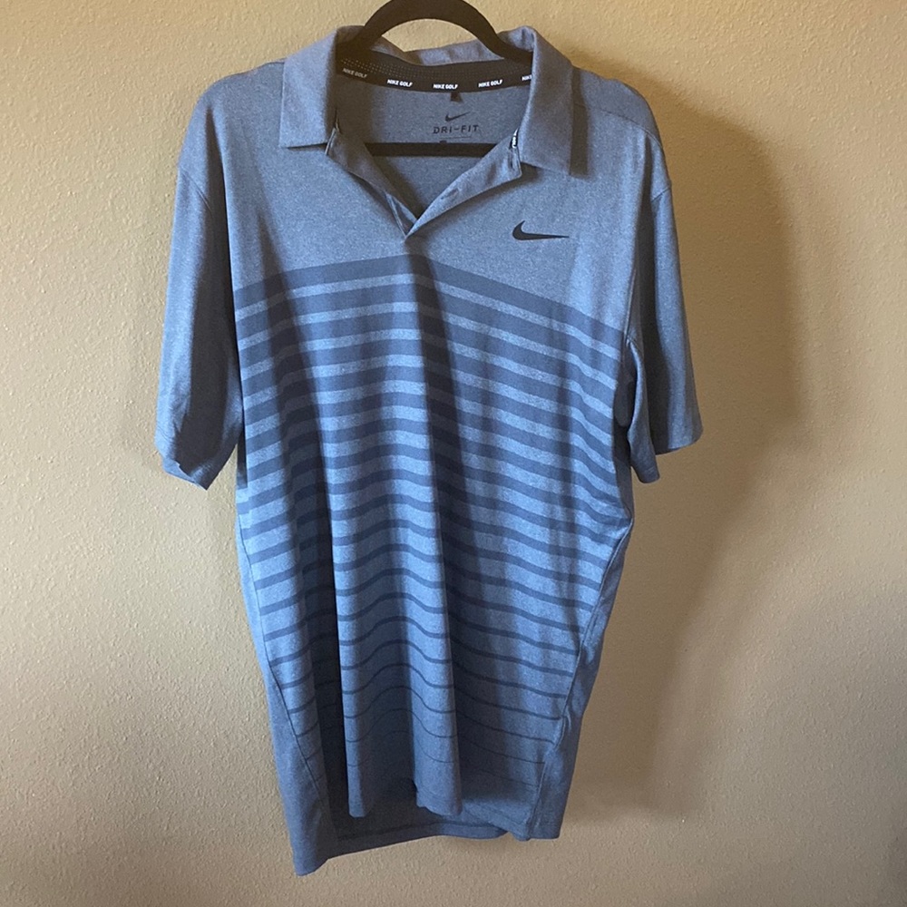 Nike • Men’s golf shirt